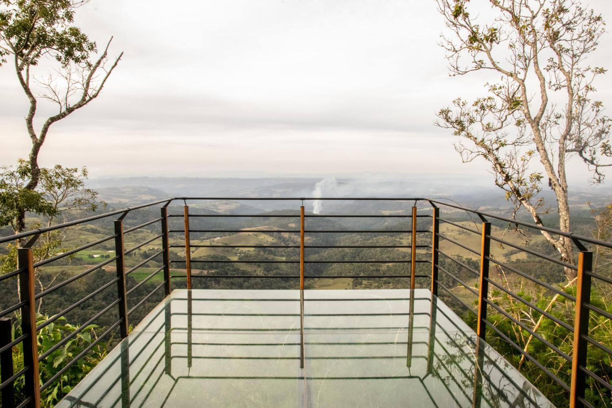 Caminho Das Nuvens - Cabanas De Montanha Бон-Ретиру Экстерьер фото